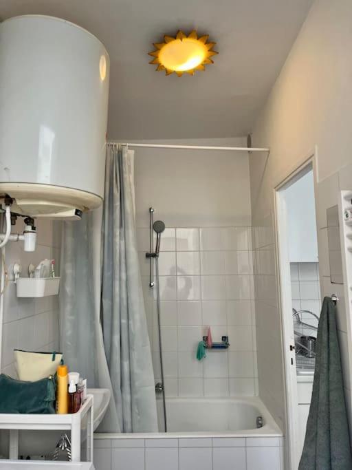 Apartment In Montmartre, Paris, Near Sacre-Coeur Read Host Profile For Booking Extérieur photo